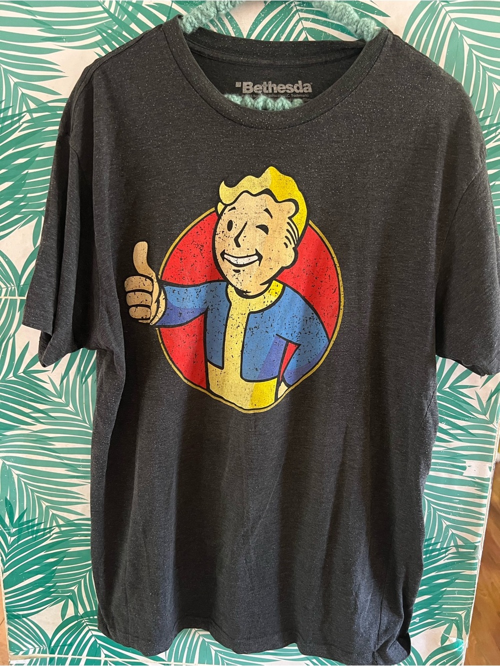 Bethesda Fallout Vault Boy Graphic T-Shirt - Charcoal Sz L vintage 2015